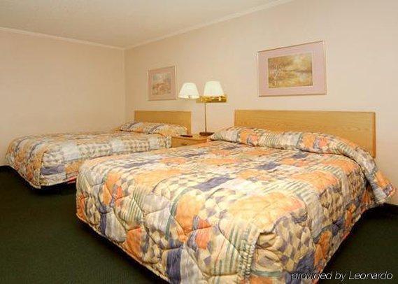 Days Inn & Suites By Wyndham Logan Room photo